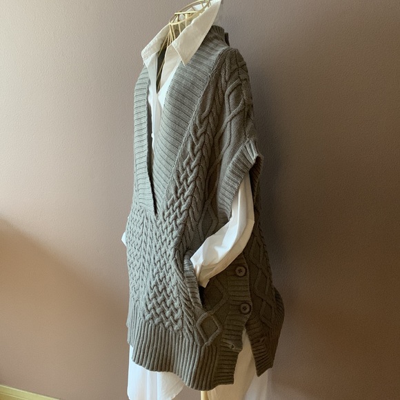 Haute Hippie 100% Merino wool sweater vest - Picture 14 of 16